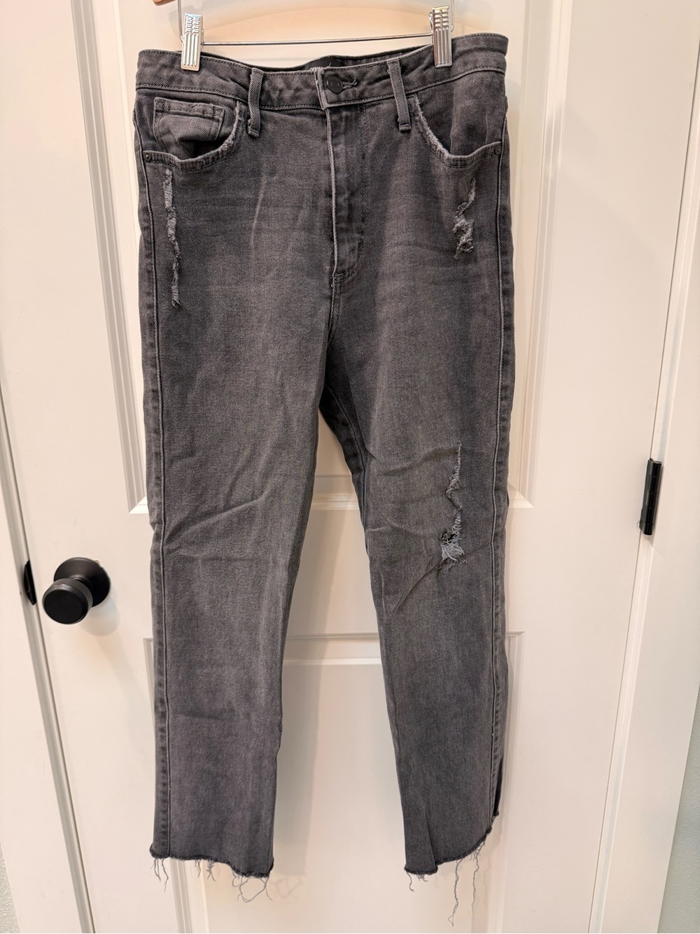 Just Black Women’s Gray Distressed Ankle Jeans